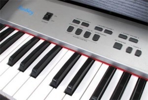 128 integrierten Rhythmen und 128 unterschiedlichen Sounds